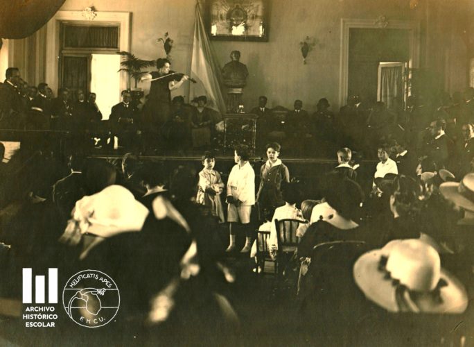Documento Fotografico AHE - 20 de Marzo de 1923 - 50 aniversario Escuela Normal - Acto (Inauguracion de Busto)