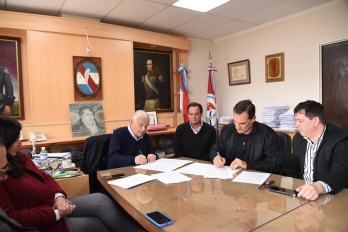 Firma convenio aeronautico