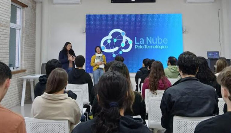 nube8x442
