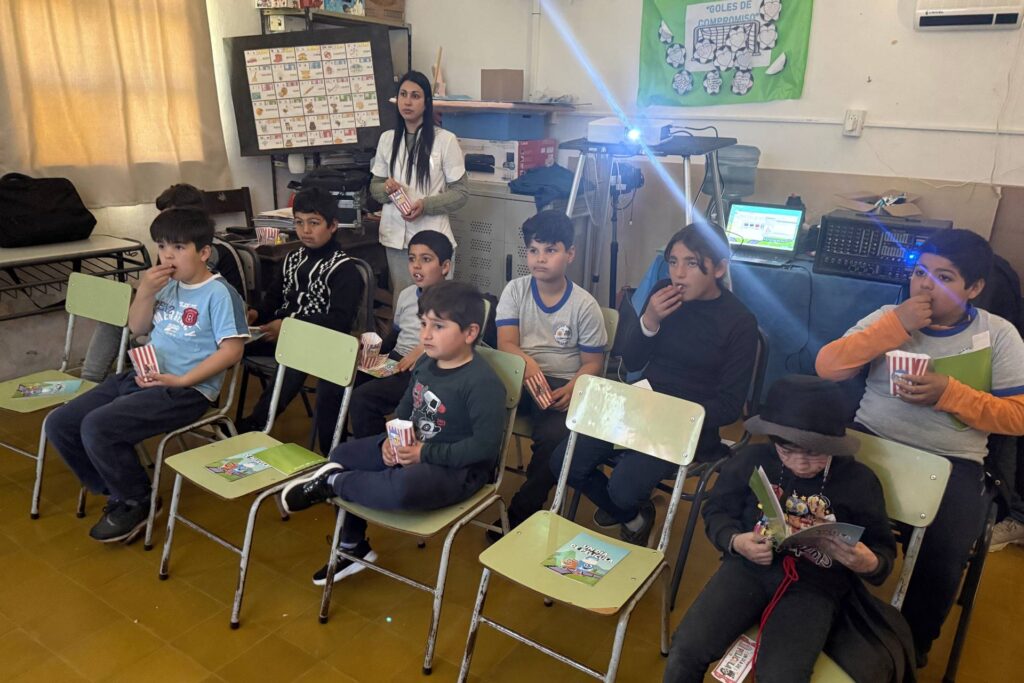 El programa "Un Día de Película" del IAAER llegó a una escuela rural de Las Cuevas